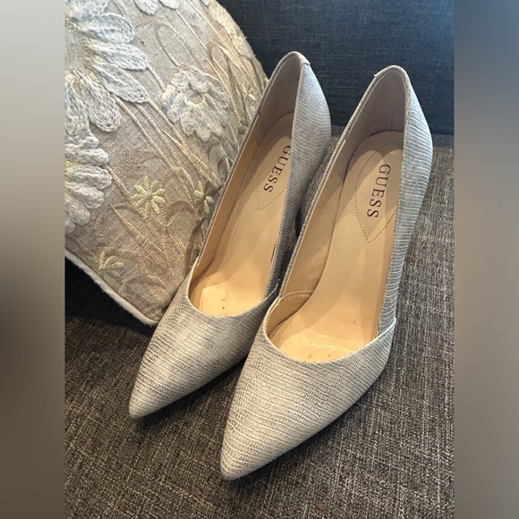 Guess Pumps- 8.5 - Picture 2 of 3
